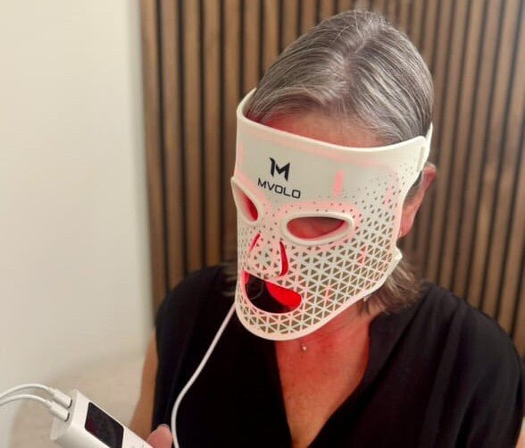 Ontdek Hoe een Rood Licht Masker Jouw Gezicht Laat Stralen