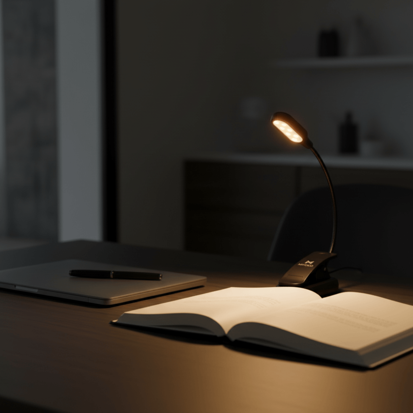 Mvolo Leeslamp PRO biedt warm amberlicht voor comfortabel lezen zonder blauw licht en verstoorde nachtrust.